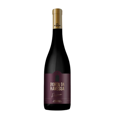 Wine bottle with 'Porta da Ravessa' label on a white background